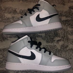 Air Jordan 1 MID